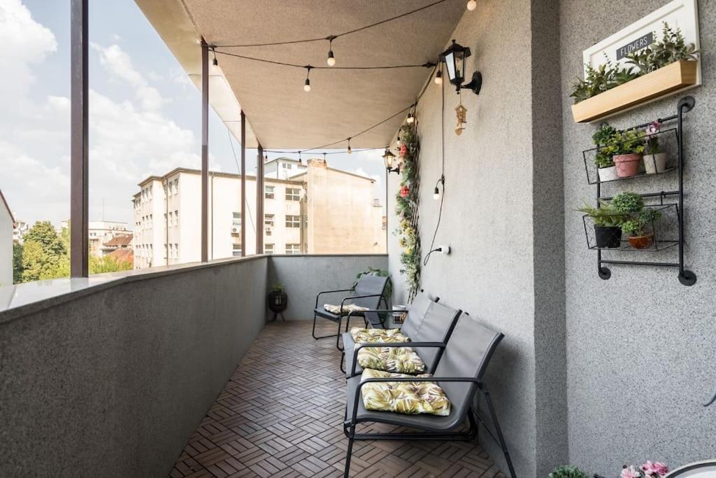 Intercontinental Apart - Massage Terrace Fireplace Bukares Bagian luar foto