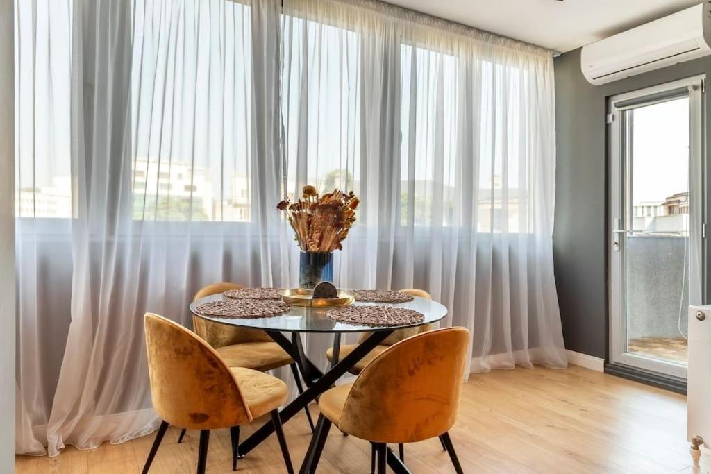 Intercontinental Apart - Massage Terrace Fireplace Bukares Bagian luar foto